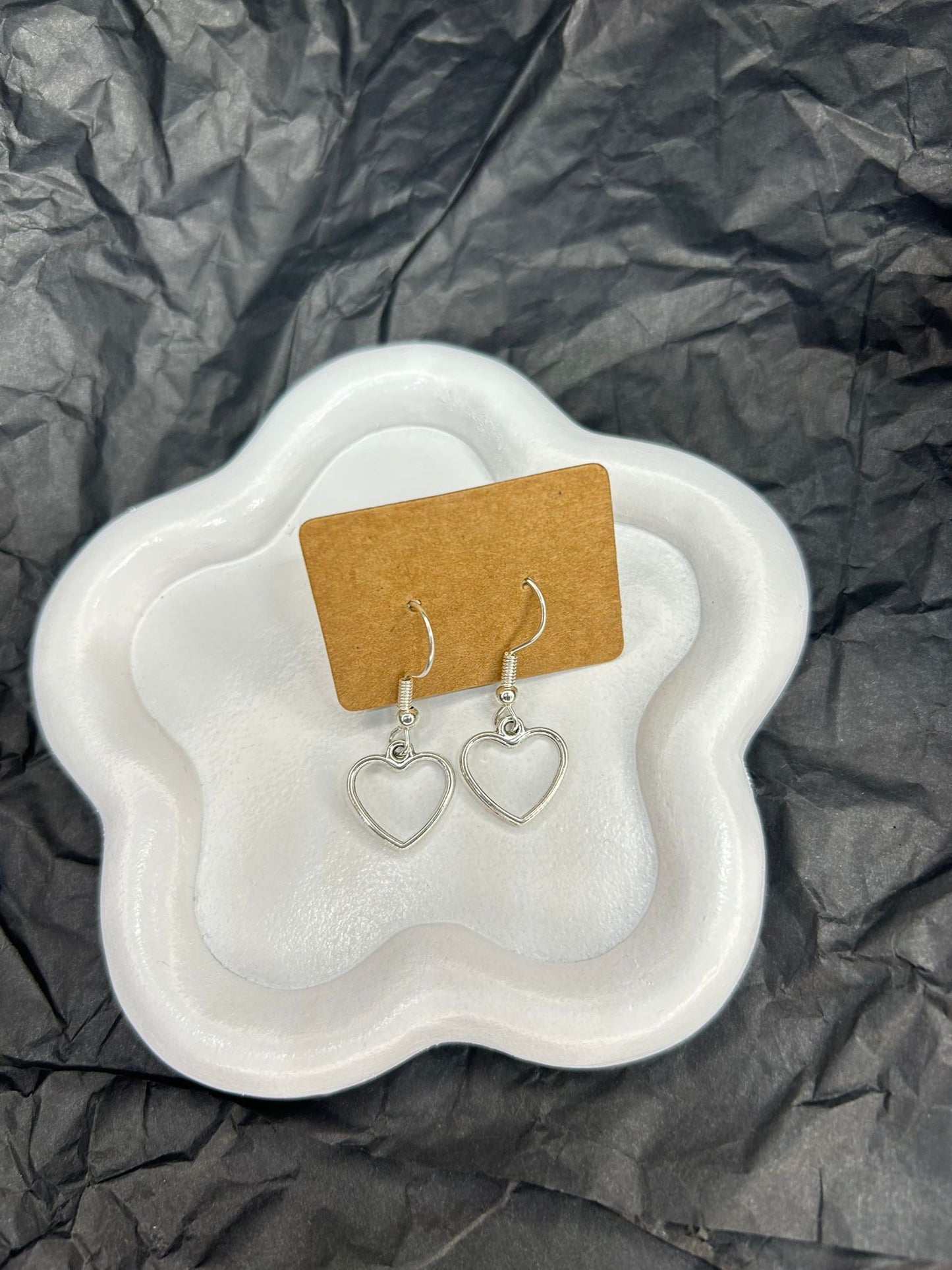 Silver Love Heart Earrings 🤍
