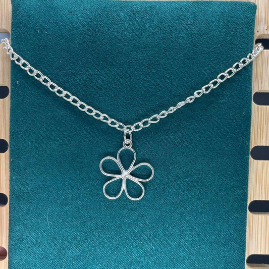 Silver Flower Necklace on a Silver Plated Chain 🤍