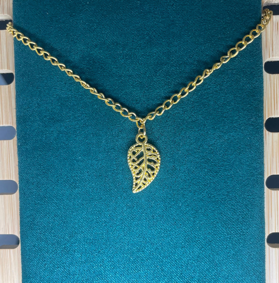 Golden Leaf Necklace 🤍