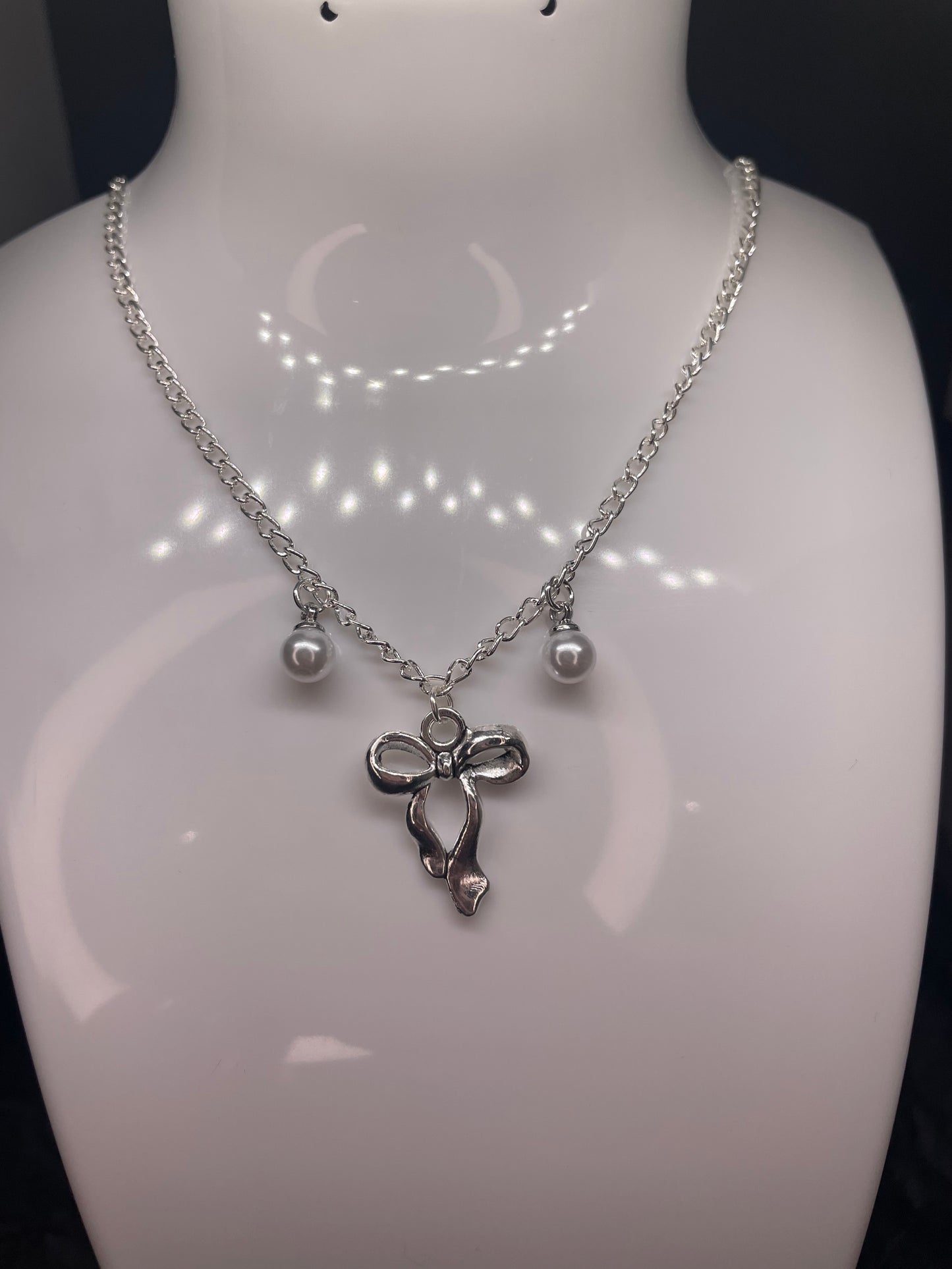 Bow and Pearl Necklace 🤍