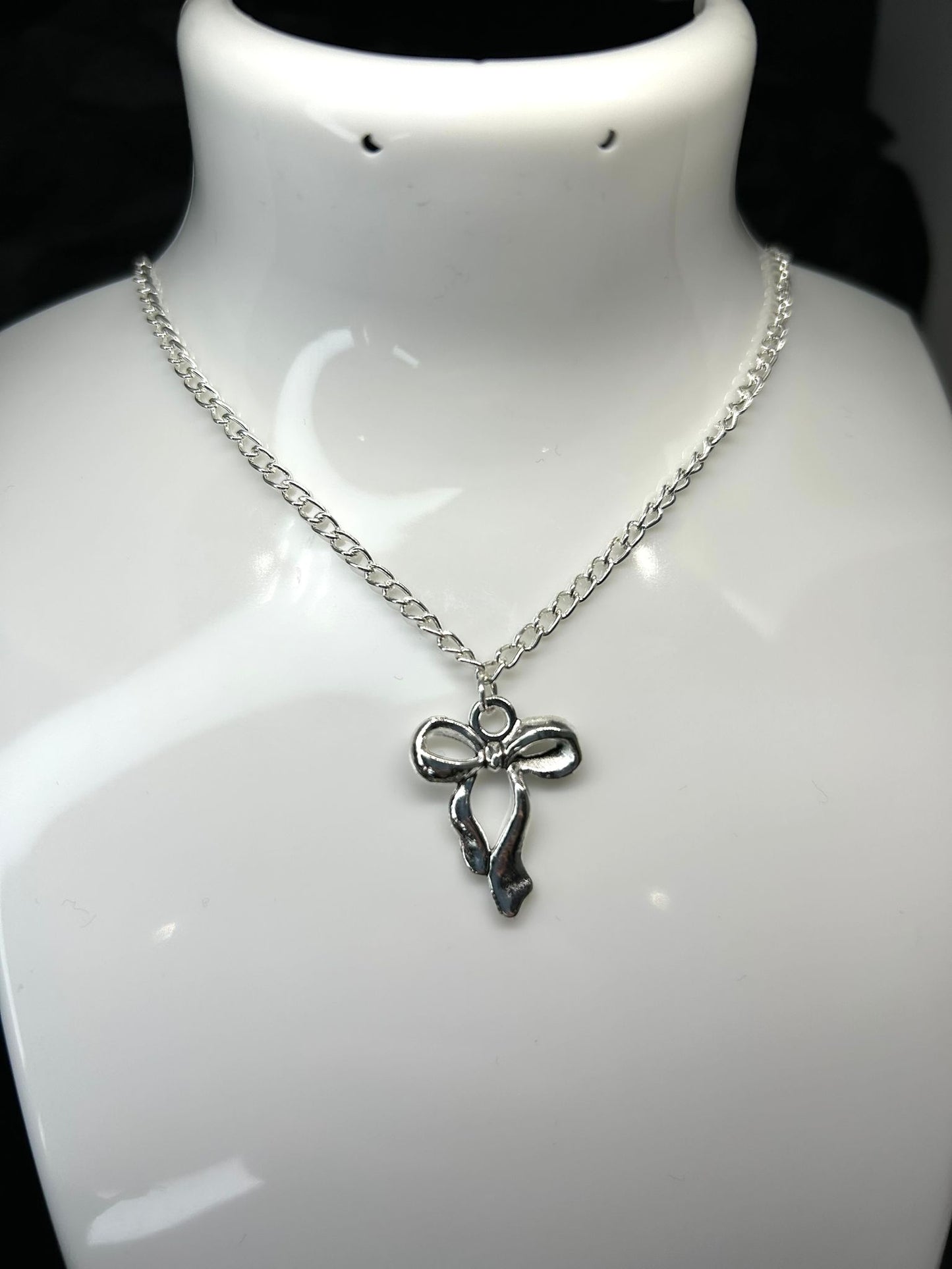 Silver Bow Necklace With a Silver Plated Chain 🤍
