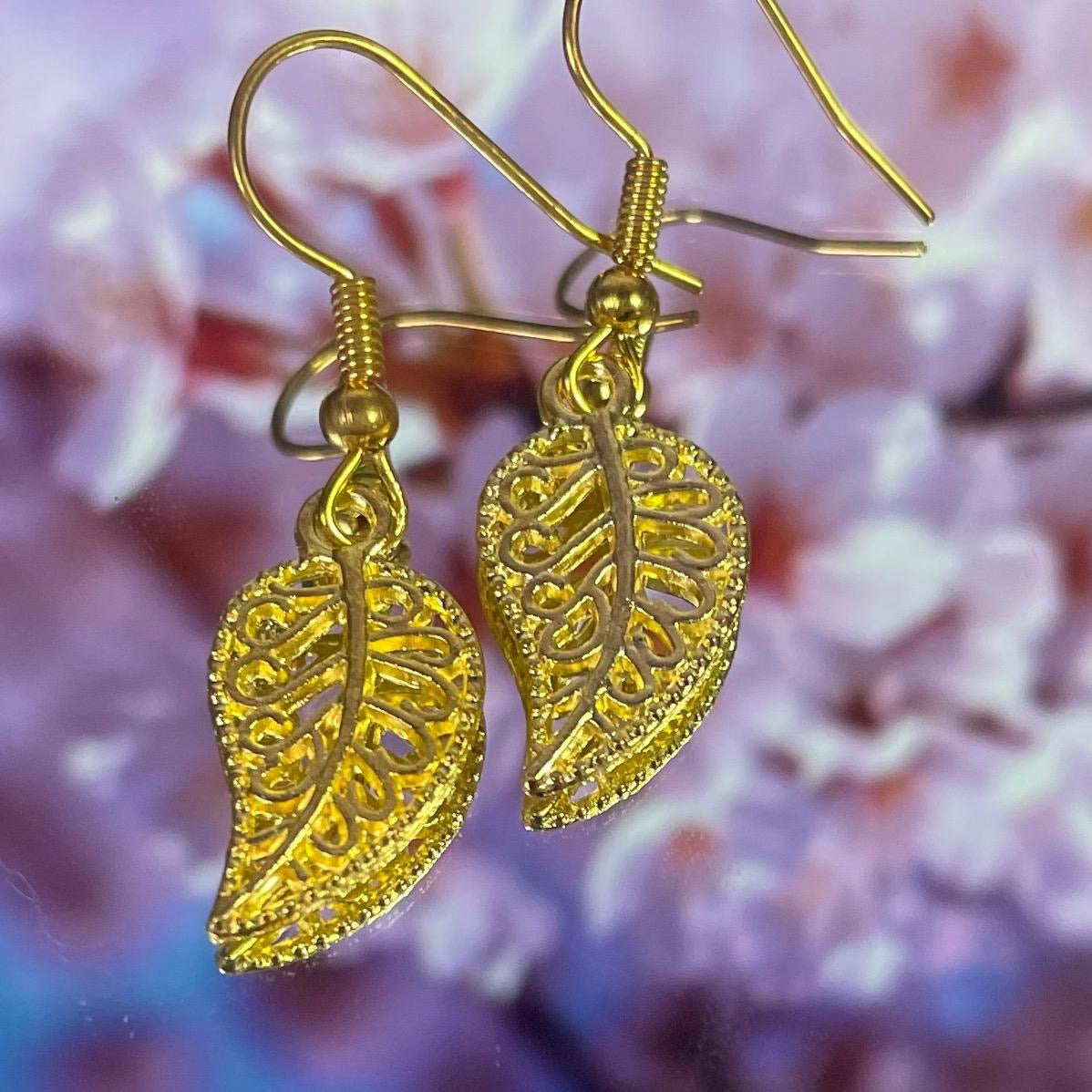 Golden Leaf Earrings 🤍