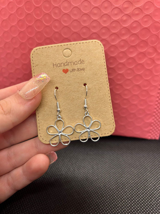 Silver Flower Earrings 🤍