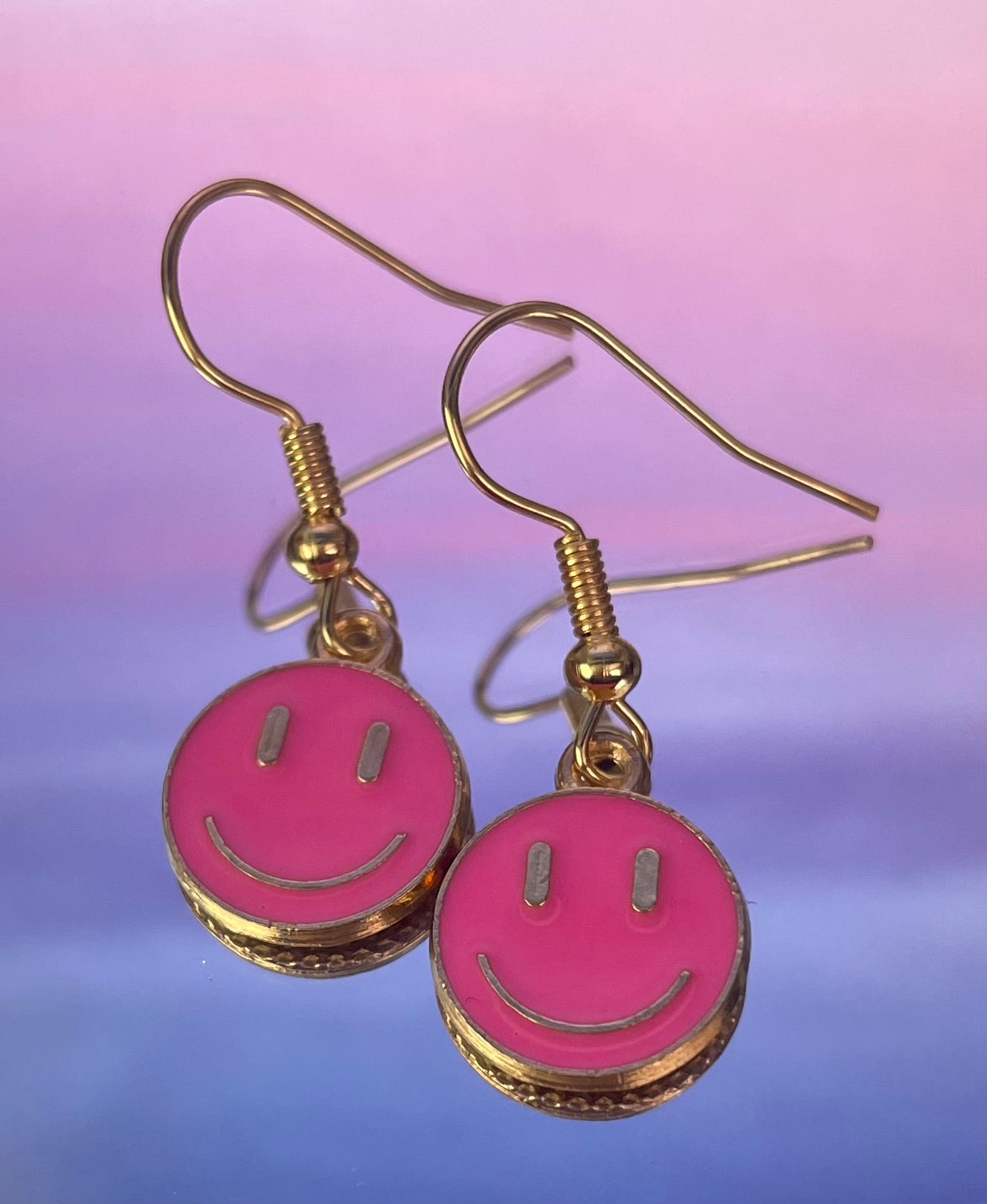 Neon Pink Smiley Face Earrings 🤍