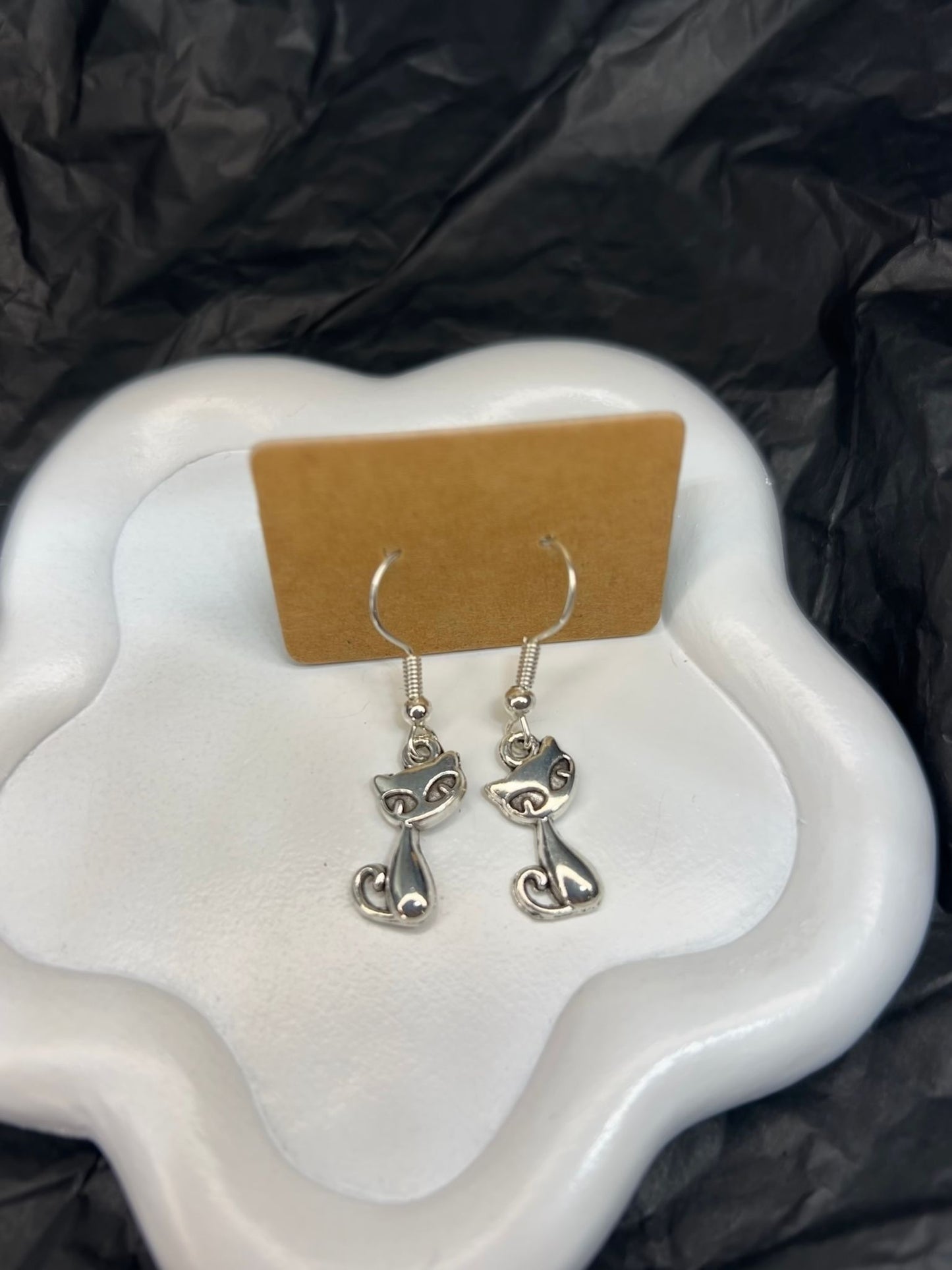 Silver Cat Earrings 🤍