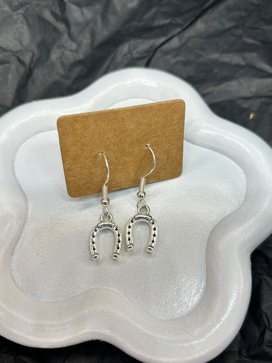 Silver Horse Shoe Earrings 🤍