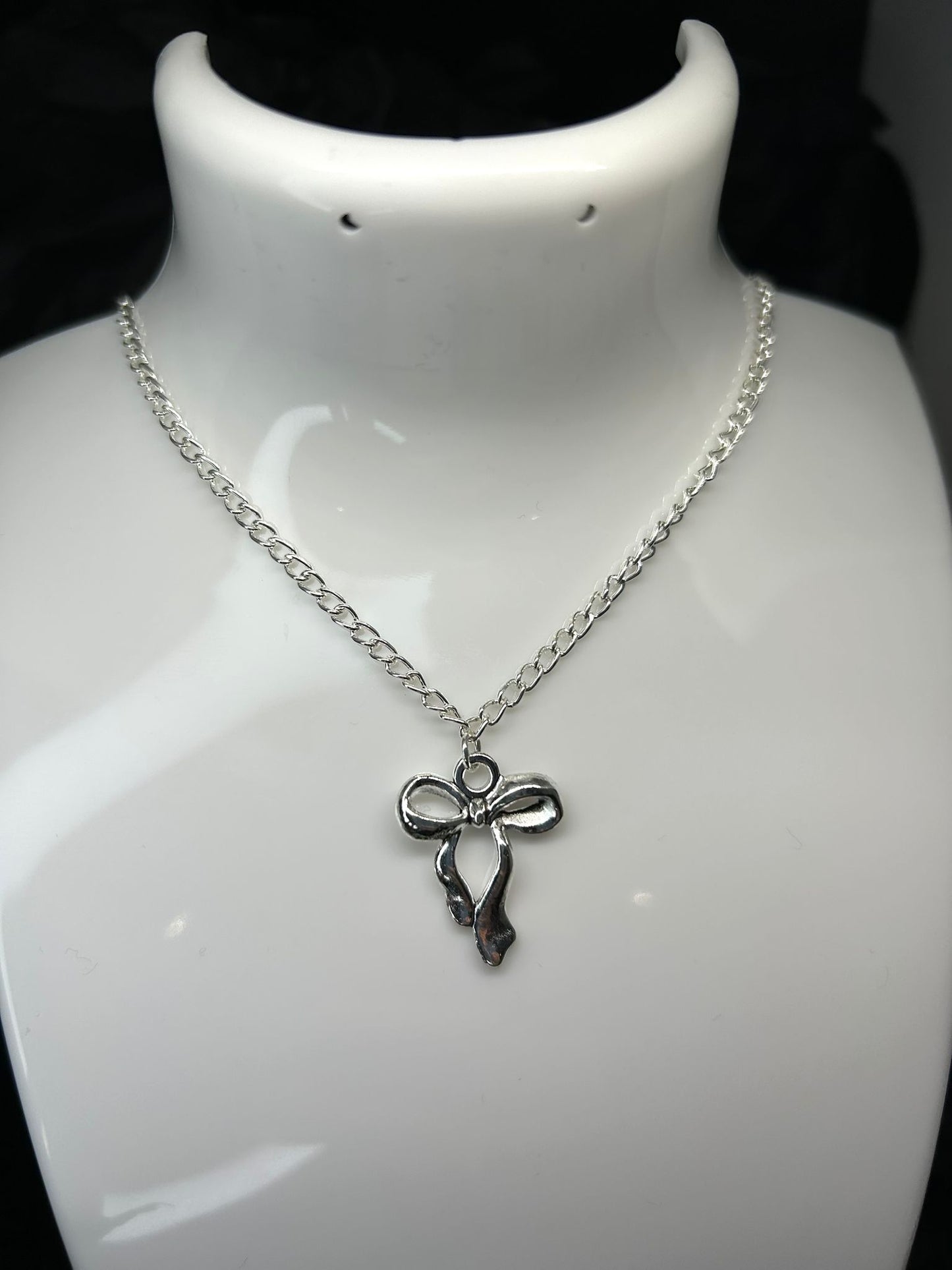 Silver Bow Necklace With a Silver Plated Chain 🤍