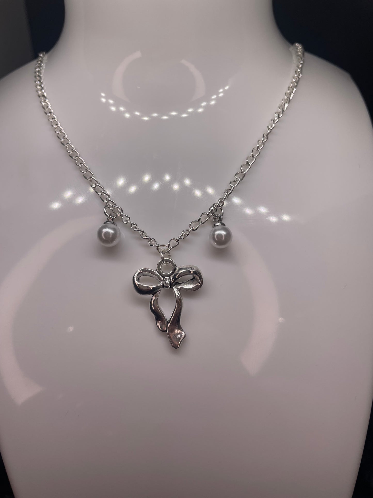 Bow and Pearl Necklace 🤍