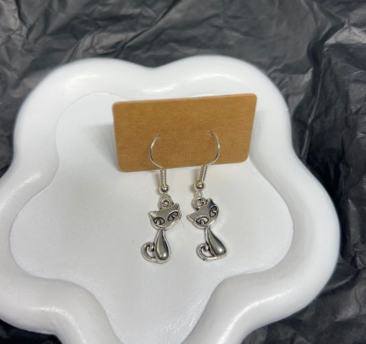 Silver Cat Earrings 🤍