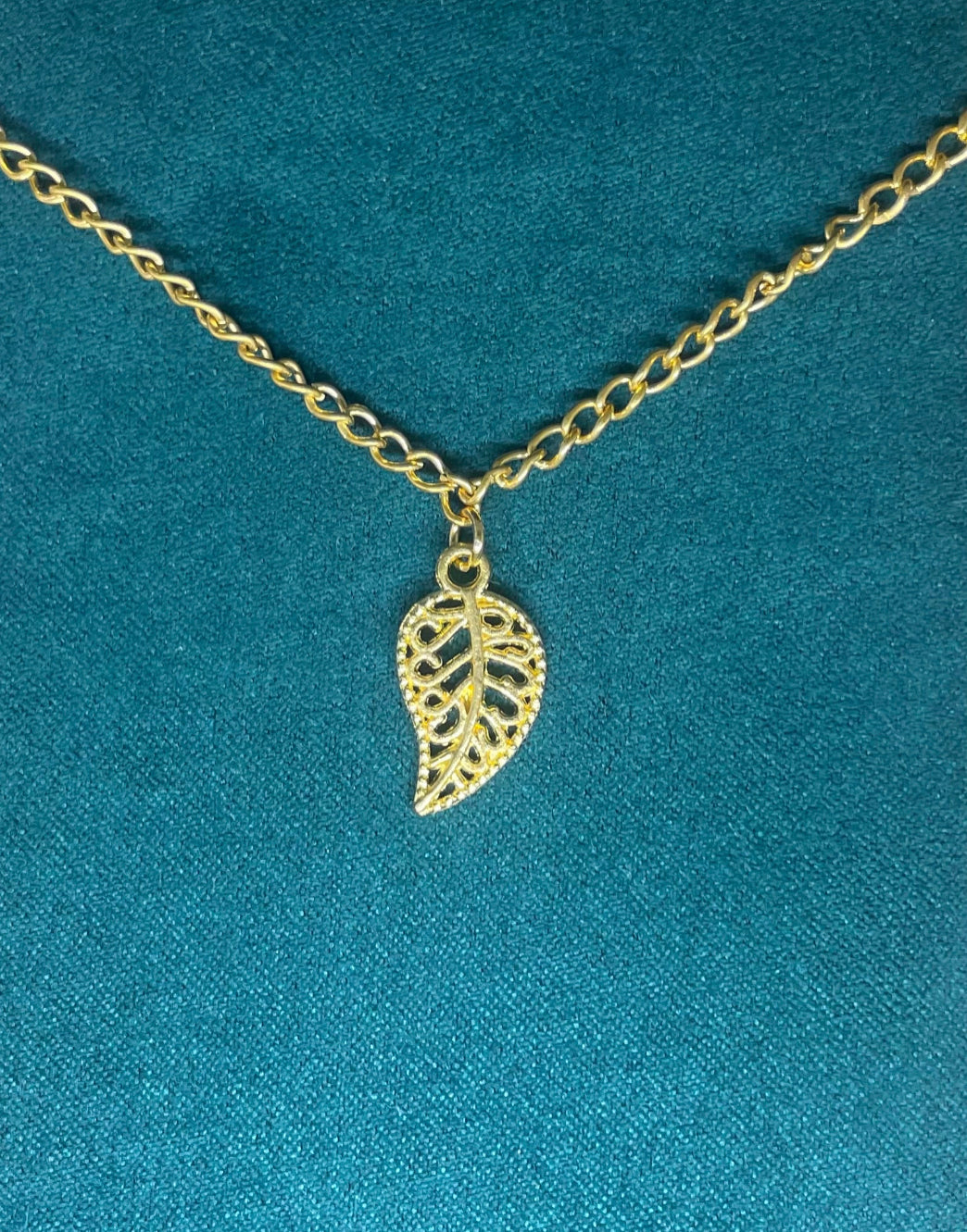 Golden Leaf Necklace 🤍
