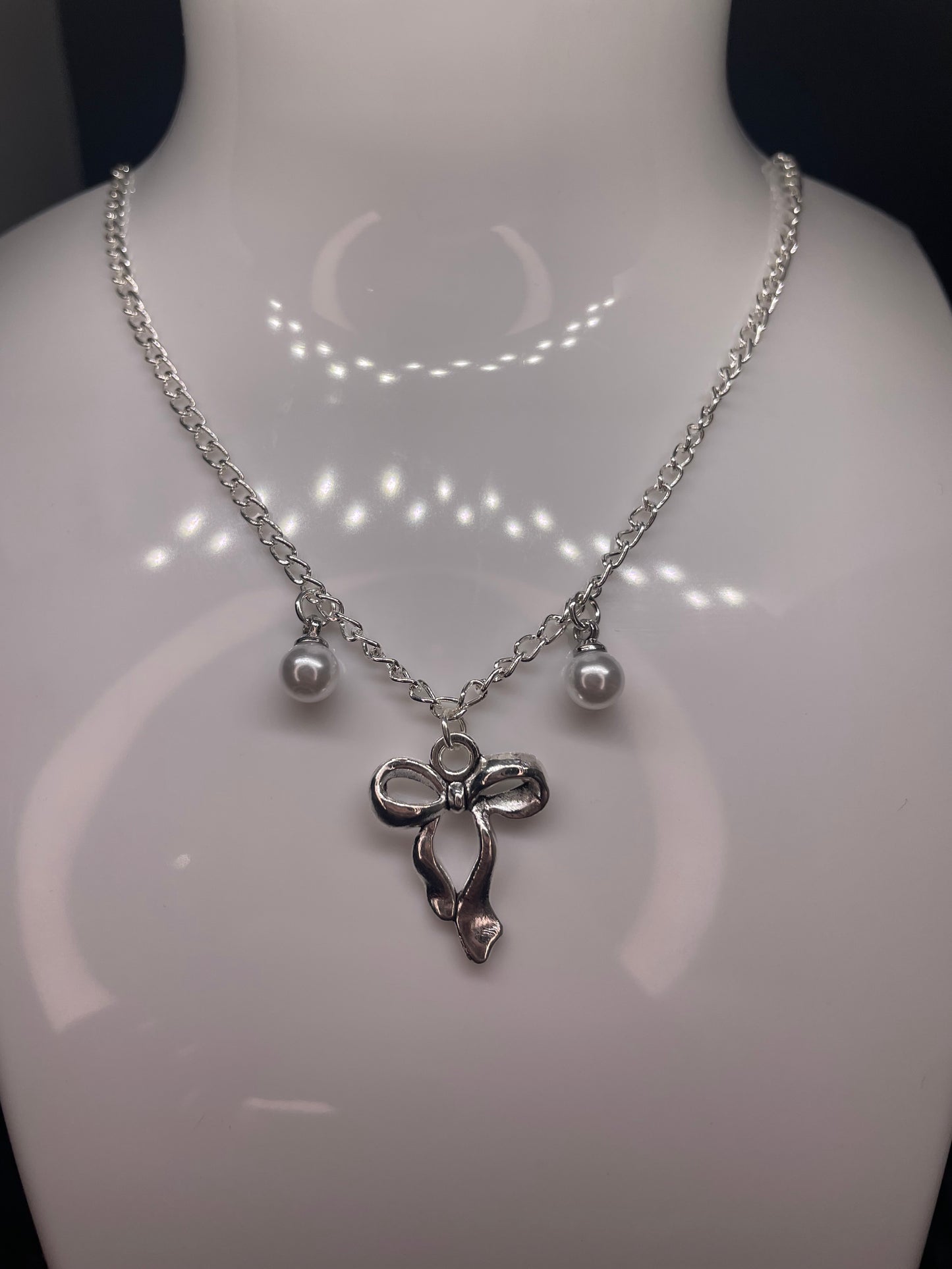 Bow and Pearl Necklace 🤍